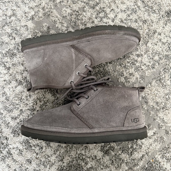 UGG Men\'s Neumel Chukka Boots‎ Gray Charcoal Suede Fur Lined Lace Up Size 9